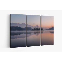 Картина на Църква на езерен остров - k2582655 -PAGAGAL