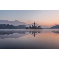 Картина на Църква на езерен остров - k2582655 -PAGAGAL